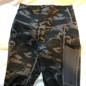 Camo Fabletics Crop Leggings